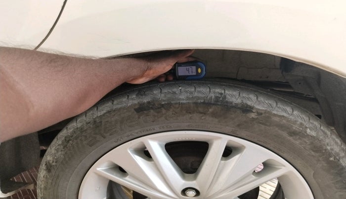 2017 Toyota Innova Crysta 2.8 ZX AT 7 STR, Diesel, Automatic, 1,57,768 km, tyre