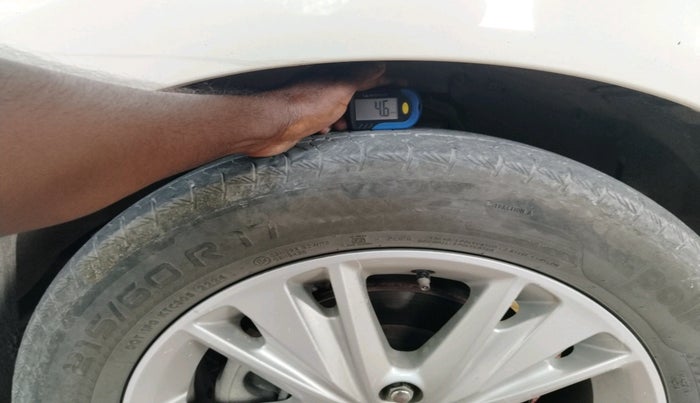 2017 Toyota Innova Crysta 2.8 ZX AT 7 STR, Diesel, Automatic, 1,57,768 km, tyre