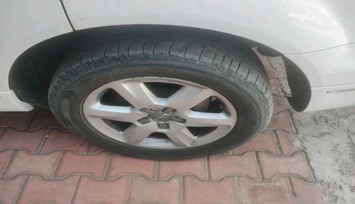 2012 Audi Q7 3.0 TDI QUATTRO, Diesel, Automatic, 1,21,712 km, tyre