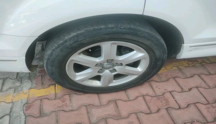 2012 Audi Q7 3.0 TDI QUATTRO, Diesel, Automatic, 1,21,712 km, tyre