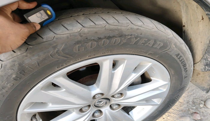 2018 Toyota Innova Crysta 2.4 ZX 7 STR, Diesel, Manual, 2,34,585 km, tyre