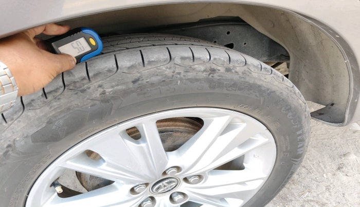 2018 Toyota Innova Crysta 2.4 ZX 7 STR, Diesel, Manual, 2,34,585 km, tyre