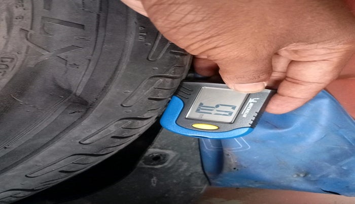 2018 Maruti Alto 800 LXI, Petrol, Manual, 1,20,077 km, tyre