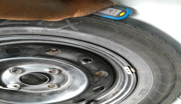 2016 Maruti Swift VXI, Petrol, Manual, 93,725 km, tyre