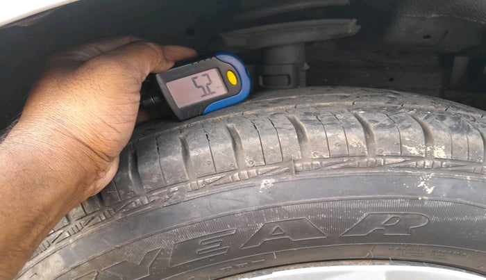 2016 Maruti Swift VXI, Petrol, Manual, 93,725 km, tyre