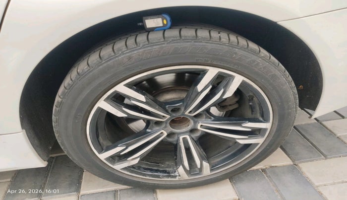 2011 BMW 5 Series 525D 3.0, Diesel, Automatic, 1,01,572 km, tyre