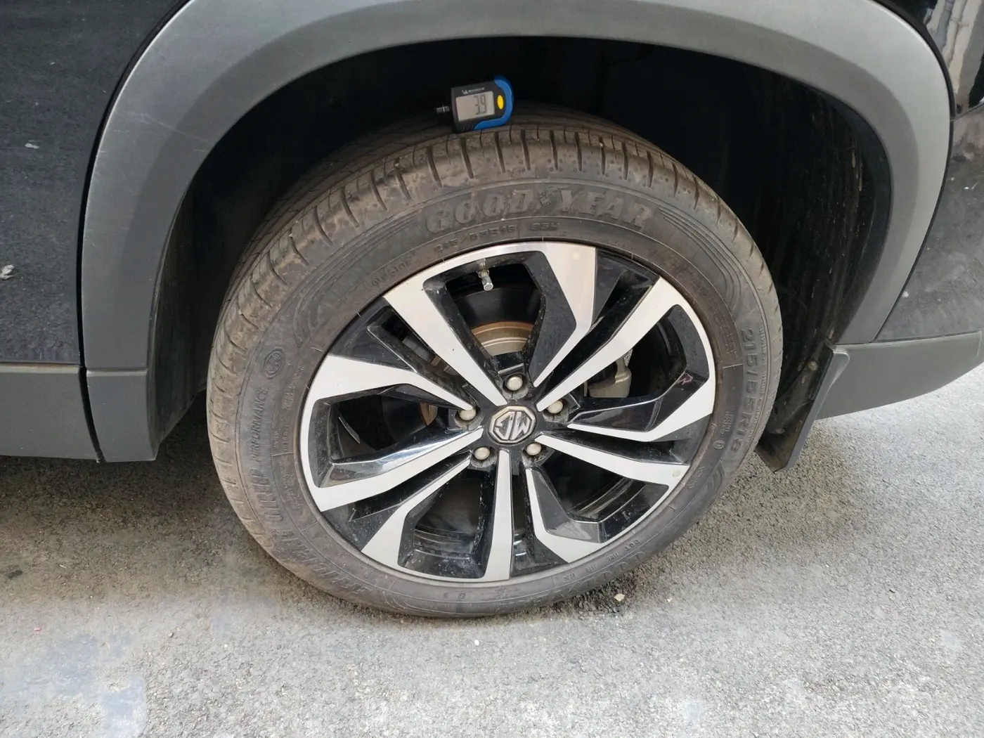 2024 MG HECTOR PLUS SHARP PRO 1.5 PETROL TURBO CVT 7 STR, Petrol, Automatic, 10,519 km, tyre