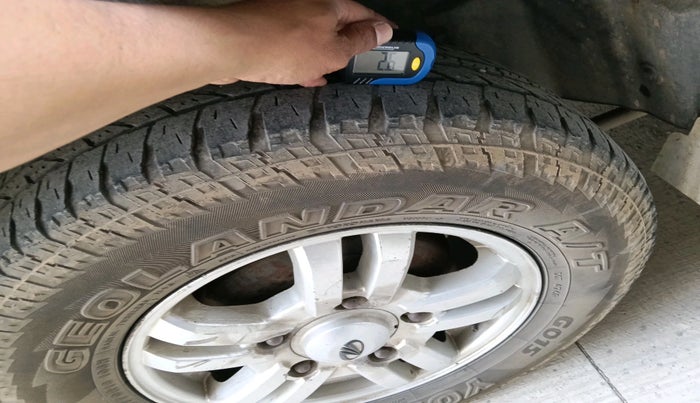 2012 Mahindra Scorpio VLX 2WD AT BS-III, Diesel, Automatic, 1,66,690 km, tyre