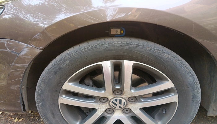 2015 Volkswagen Jetta HIGHLINE TDI AT, Diesel, Automatic, 1,30,224 km, tyre