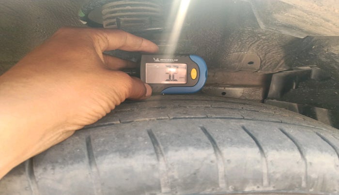 2015 Maruti Swift VXI, CNG, Manual, 92,354 km, tyre