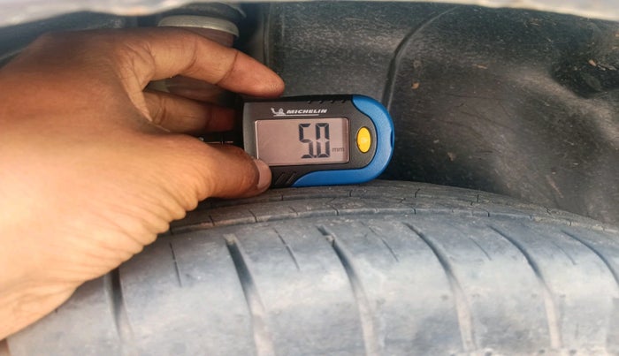 2015 Maruti Swift VXI, CNG, Manual, 92,354 km, tyre