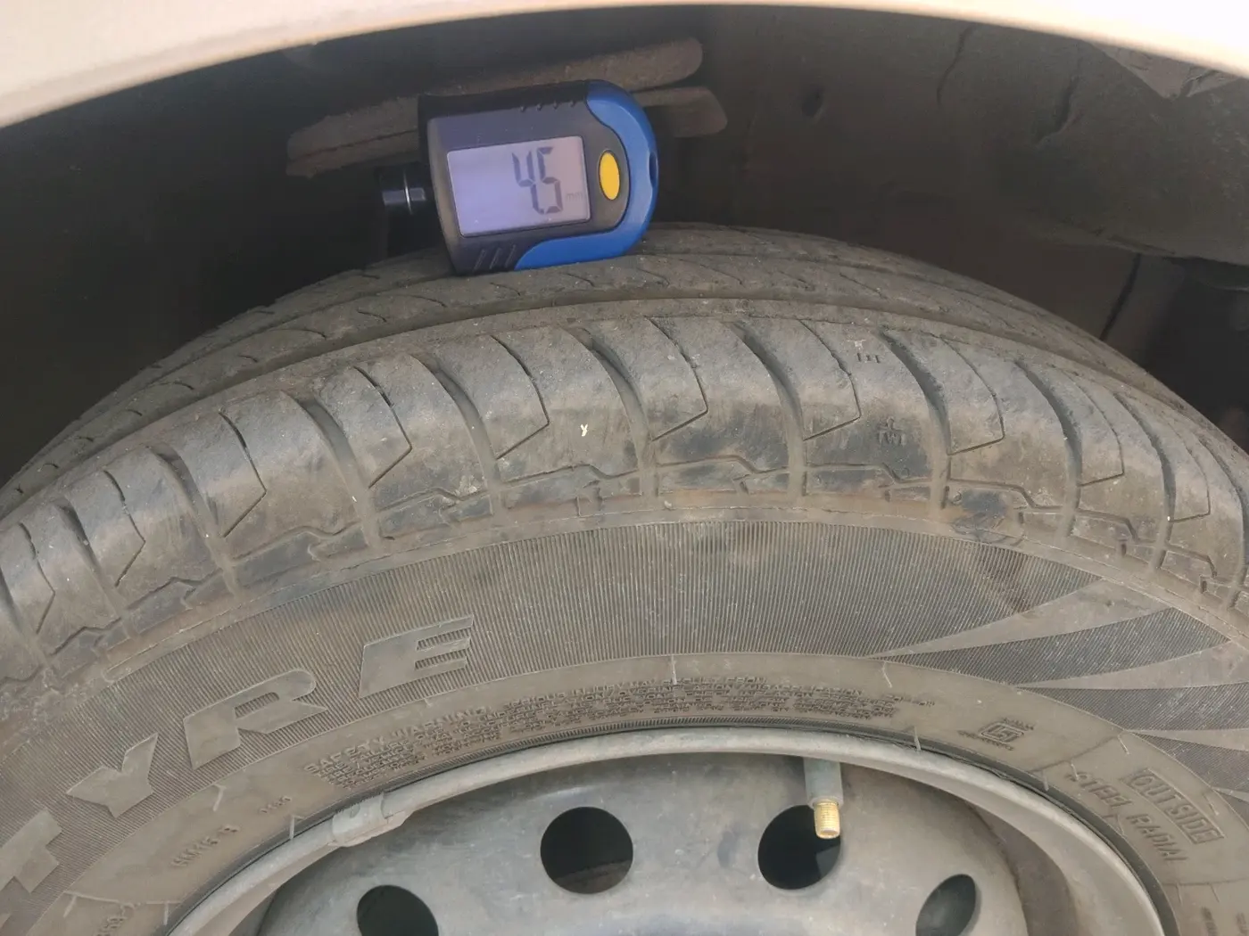 2009 Maruti Swift Dzire VDI, Diesel, Manual, 2,46,928 km, tyre