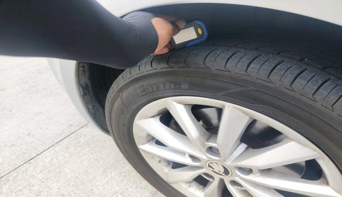 2017 Skoda Octavia 2.0 TDI CR STYLE PLUS AT, Diesel, Automatic, 1,47,273 km, tyre