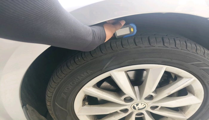 2017 Skoda Octavia 2.0 TDI CR STYLE PLUS AT, Diesel, Automatic, 1,47,273 km, tyre