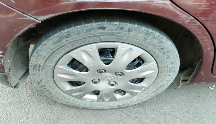 2014 Honda Amaze 1.2L I-VTEC S, CNG, Manual, 2,15,531 km, tyre