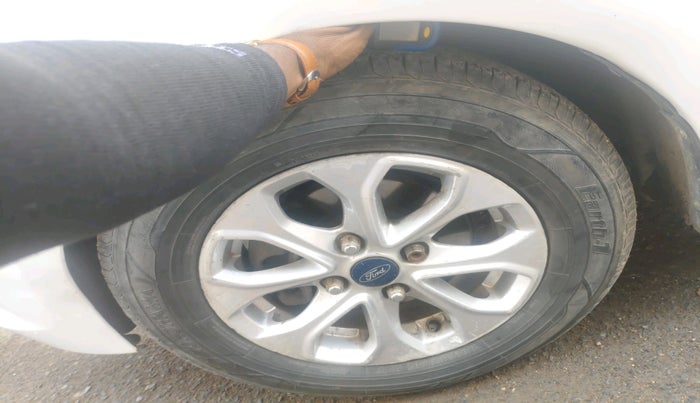 2017 Ford Figo Aspire TITANIUM 1.2 PETROL, CNG, Manual, 1,15,771 km, tyre