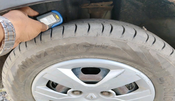 2016 Renault Kwid RXT 0.8, Petrol, Manual, 80,554 km, tyre