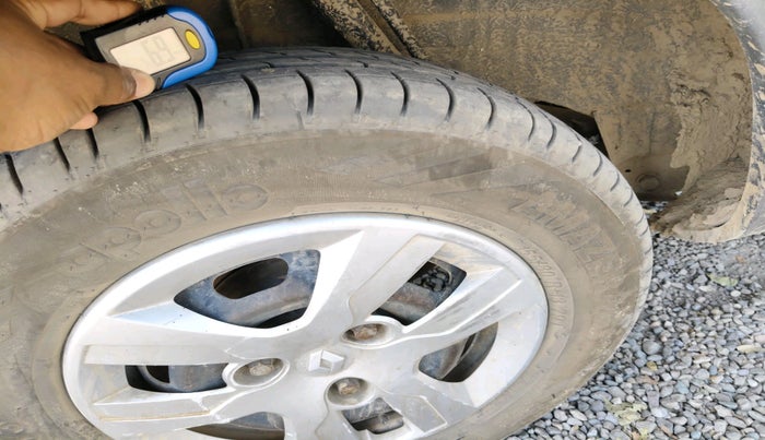 2016 Renault Kwid RXT 0.8, Petrol, Manual, 80,554 km, tyre