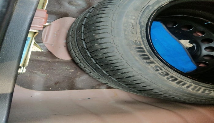 2016 Hyundai Verna 1.6 VTVT SX, Petrol, Manual, 50,768 km, tyre