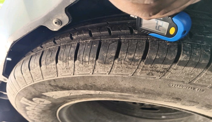 2021 Tata Safari XTA PLUS, Diesel, Automatic, 1,03,364 km, tyre