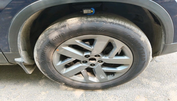 2021 Tata Safari XTA PLUS, Diesel, Automatic, 1,03,364 km, tyre