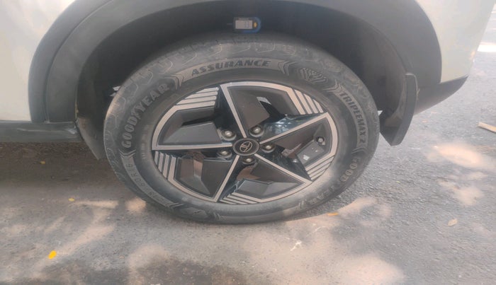 2023 Tata NEXON CREATIVE AMT 1.5 DIESEL, Diesel, Automatic, 47,866 km, tyre