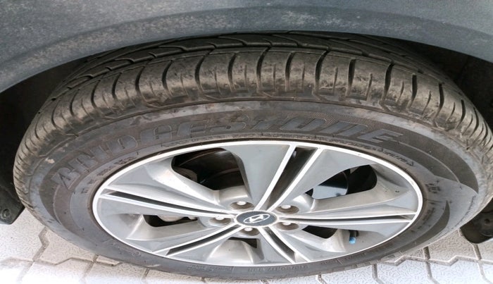 2016 Hyundai Creta SX PLUS AT 1.6 DIESEL, Diesel, Automatic, 2,38,058 km, tyre