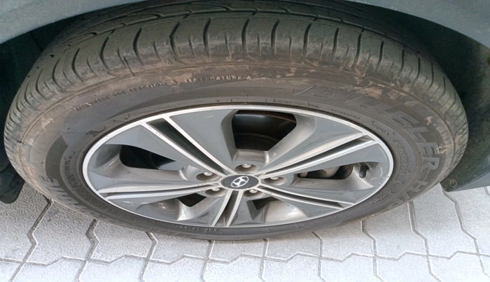 2016 Hyundai Creta SX PLUS AT 1.6 DIESEL, Diesel, Automatic, 2,38,058 km, tyre