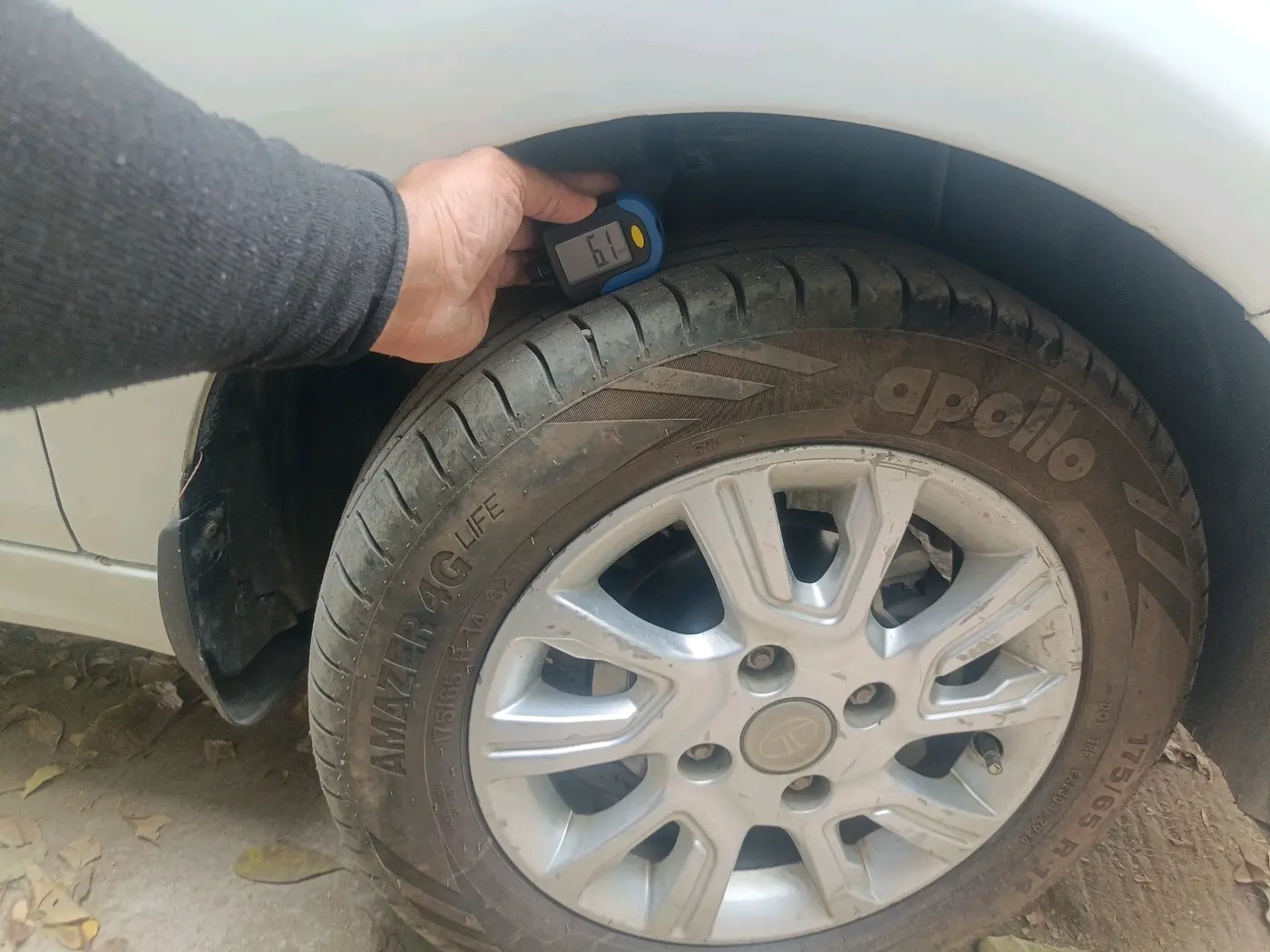 2018 Tata Tiago XZA PETROL, Petrol, Automatic, 1,27,419 km, tyre