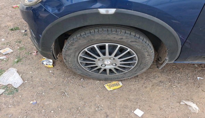 2019 Renault TRIBER RXT, Petrol, Manual, 76,823 km, tyre