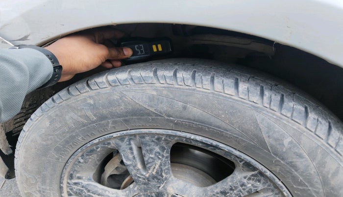 2011 Hyundai i20 ASTA 1.2, CNG, Manual, 1,12,932 km, tyre