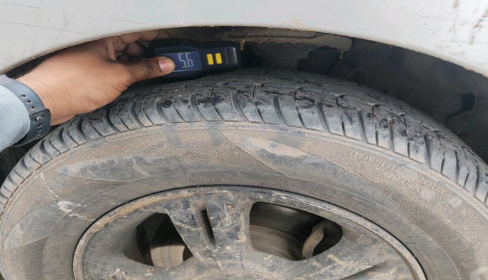 2011 Hyundai i20 ASTA 1.2, CNG, Manual, 1,12,932 km, tyre