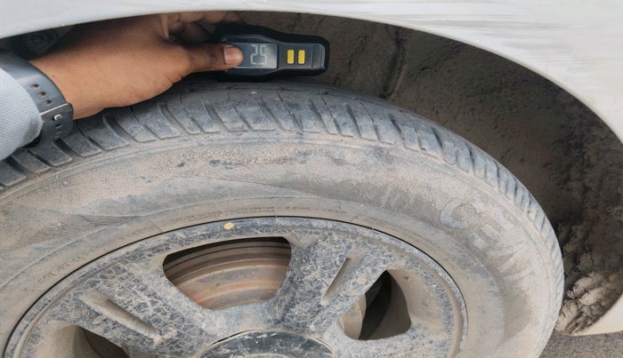 2011 Hyundai i20 ASTA 1.2, CNG, Manual, 1,12,932 km, tyre