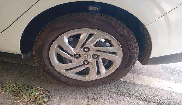 2022 Hyundai AURA S 1.2 CNG, CNG, Manual, 78,266 km, tyre