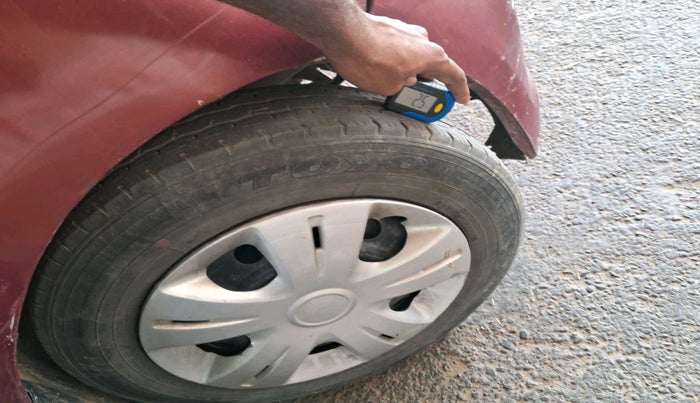 2012 Hyundai i10 MAGNA 1.2, CNG, Manual, 1,02,336 km, tyre