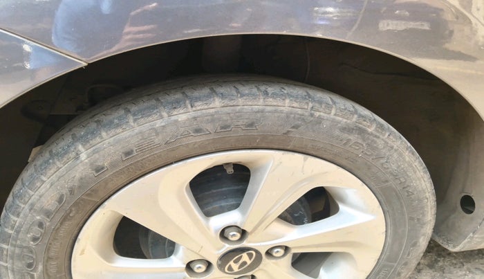 2017 Hyundai Xcent SX 1.2, Petrol, Manual, 38,032 km, tyre