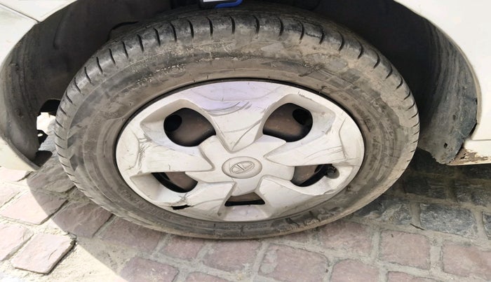 2018 Tata Tiago XT PETROL, Petrol, Manual, 1,32,112 km, tyre