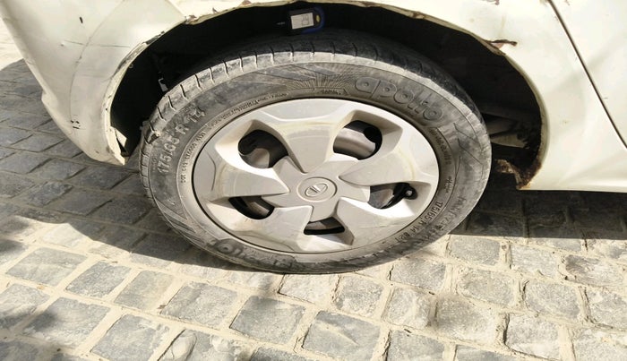 2018 Tata Tiago XT PETROL, Petrol, Manual, 1,32,112 km, tyre