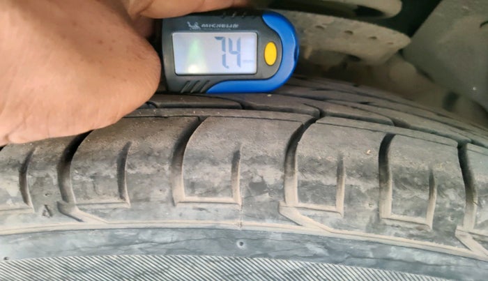 2023 Mahindra XUV300 W8 1.2 PETROL, Petrol, Manual, 21,865 km, tyre