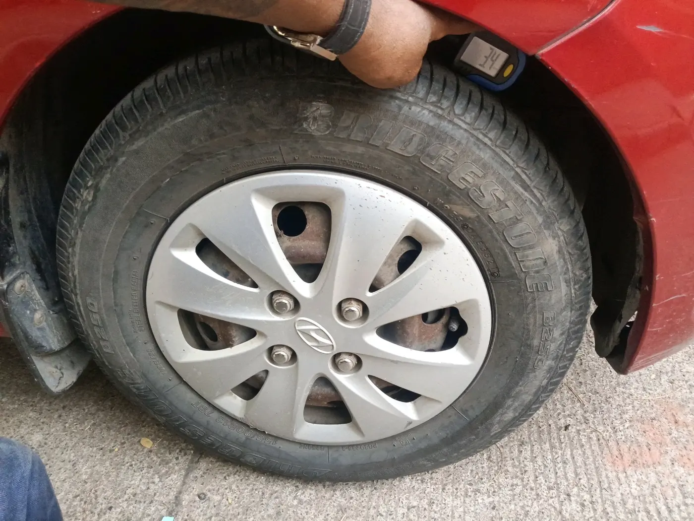 2011 Hyundai i10 MAGNA 1.2, Petrol, Manual, 1,21,067 km, tyre