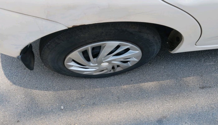 2010 Chevrolet Aveo U VA LS 1.2, Petrol, Manual, 1,10,747 km, tyre