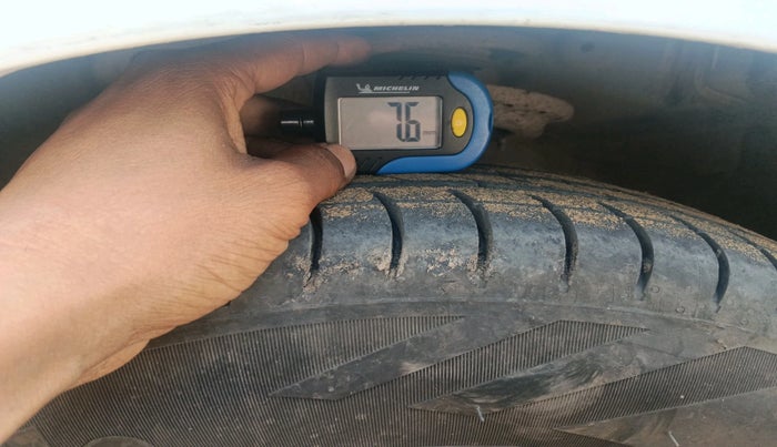 2015 Hyundai Grand i10 MAGNA 1.2 KAPPA VTVT, Petrol, Manual, 1,62,322 km, tyre