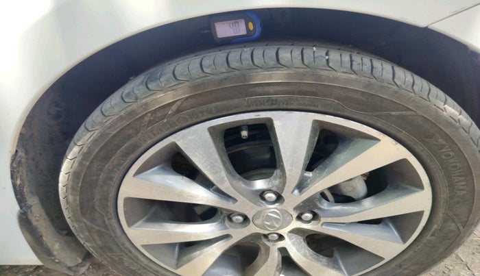 2017 Hyundai Verna 1.6 VTVT SX, Petrol, Manual, 79,566 km, tyre