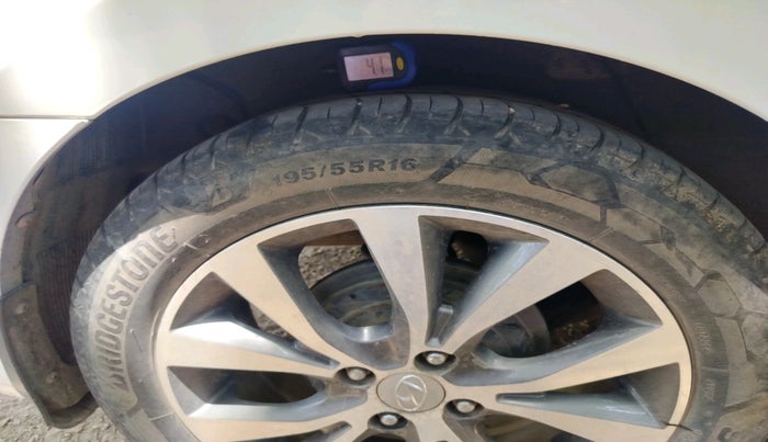 2017 Hyundai Verna 1.6 VTVT SX, Petrol, Manual, 79,566 km, tyre