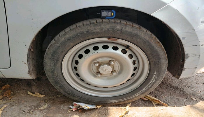 2017 Hyundai Xcent E, Petrol, Manual, 53,919 km, tyre
