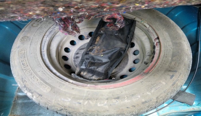 2021 Renault Kwid RXL 1.0 AMT, Petrol, Automatic, 30,146 km, tyre