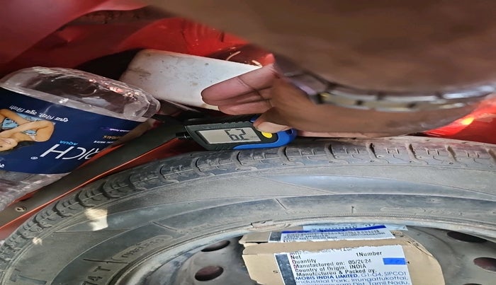 2013 Hyundai Eon ERA +, Petrol, Manual, 39,395 km, tyre