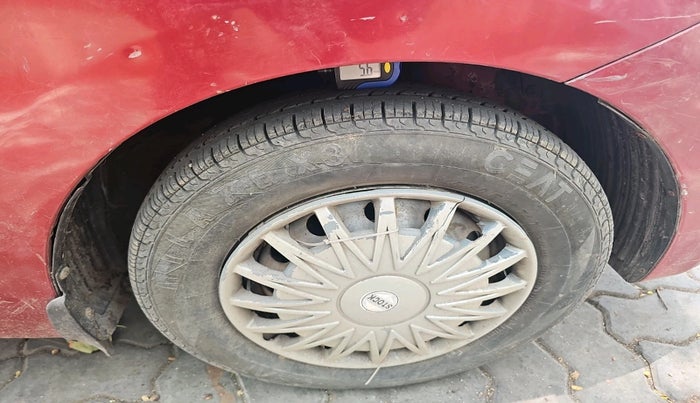 2013 Hyundai Eon ERA +, Petrol, Manual, 39,395 km, tyre