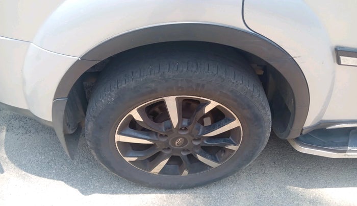 2018 Mahindra XUV500 W11 AT, Diesel, Automatic, 77,142 km, tyre