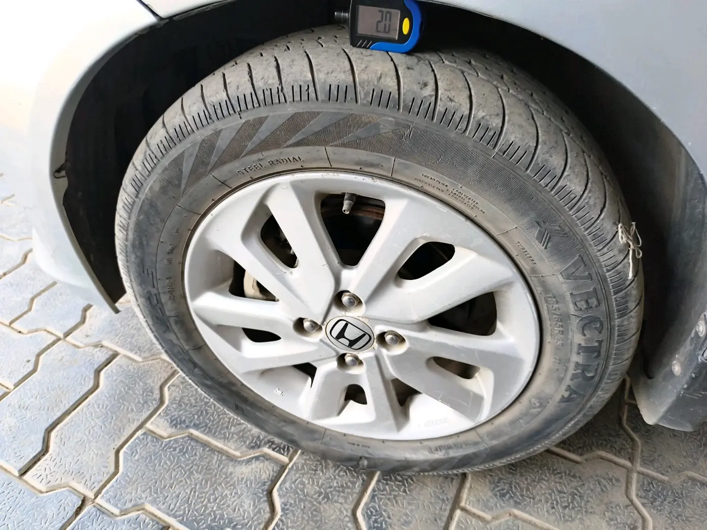 2014 Honda Mobilio 1.5L I-DTEC V, Diesel, Manual, 1,29,312 km, tyre